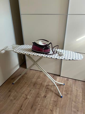 Strijkplank (Tomado) en Stoomstrijkijzer (Philips) - Gratis