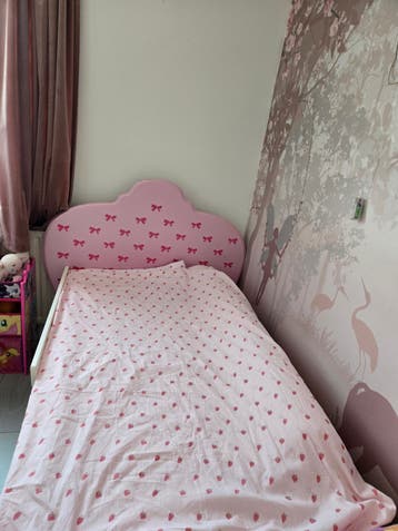 Roze meisjesbed