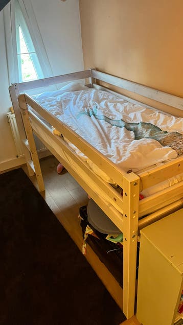 Stevig halfhoogslaper bed met ladder