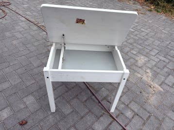 Bureautje kleuter/ -6/7 jaar  ikea gratis ophalen