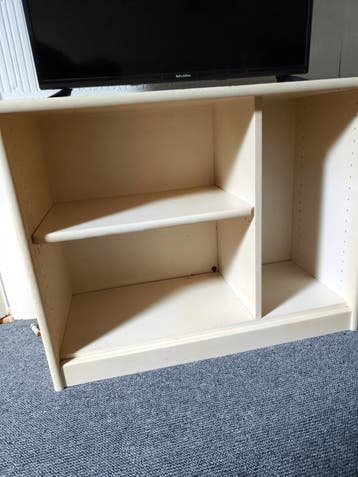 Crèmekleurig TV-meubel/kastje met planken