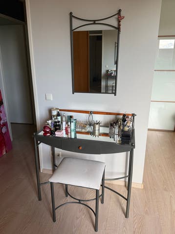Gietijzeren toilettafel met spiegel en stoeltje