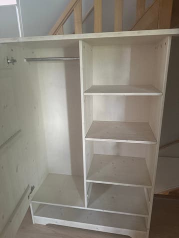 Mooie licht houten kast in goede staat