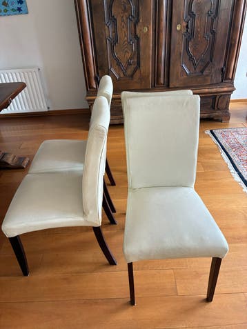 GRATIS Set van 4 crèmekleurige eetkamerstoelen