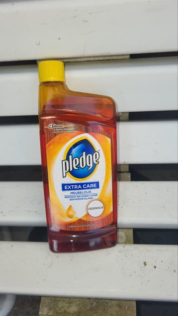 Pledge Extra Care Meubelolie Cederolie - 95% vol