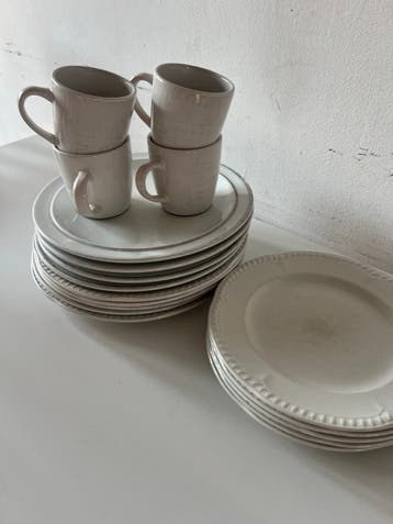 GRATIS 9 borden, 5 ontbijtborden, 4 kopjes - Churchill