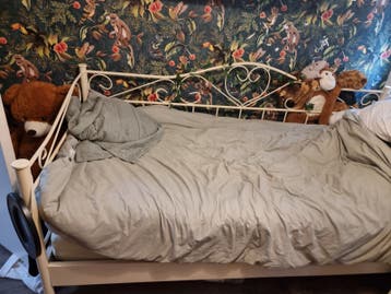Romantisch 1-persoons bed gratis af te halen (excl. matras)