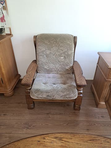 Vintage houten fauteuil met stoffen bekleding