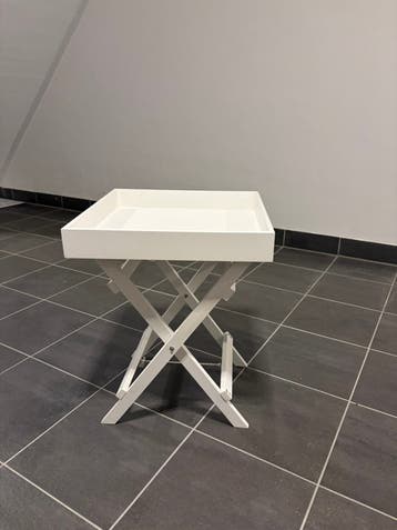 Gratis tafeltje met dienblad