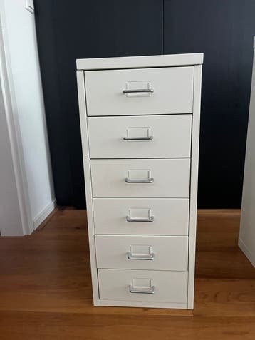 Gratis: Wit IKEA ladenkastje 66x28x44cm