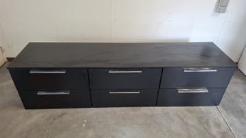 GRATIS Hangkast