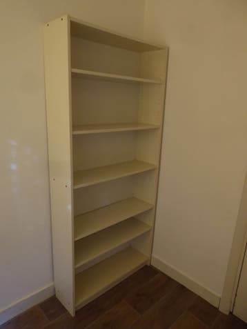 simpele witte boekenkast