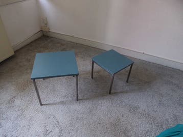 Twee bijzettafeltjes