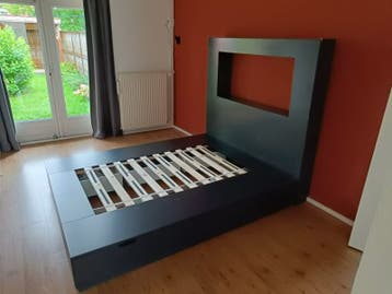 Bed met vaste bedlades en los hoofdboard