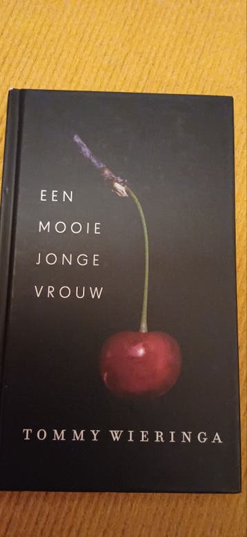 Een Mooie Jonge Vrouw - Tommy Wieringa (roman)