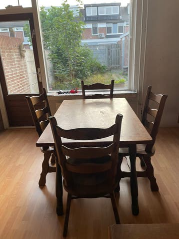 eettafel eikenhout 85 * 130 incl 4 stoelen