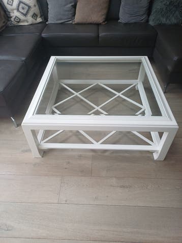 Af te halen crème tafel met glasplaat