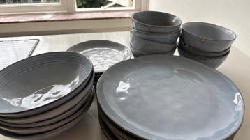 Lichtblauwe grijze serviesset (gratis afhalen!)