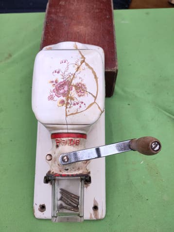 Vintage wandkoffiemolen