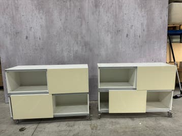 Ikea Besta kasten met schuifdeuren op wieltjes