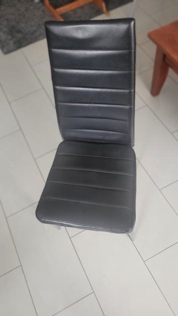 Gebruikte eetkamerstoelen - Zwart met lichte sporen