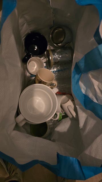 2 tassen vol met diverse keukenspullen en meer