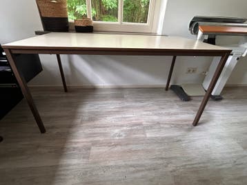 GRATIS bureau