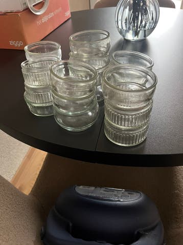 Glazen potjes gratus op te haien