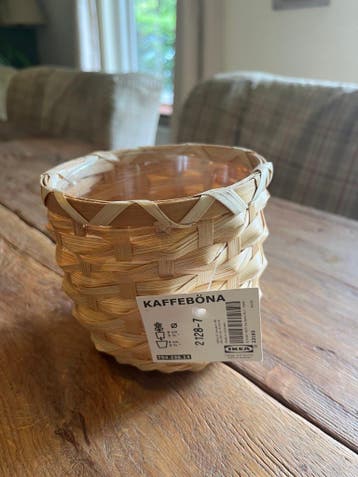 Gratis af te halen: mandje om plant in te doen diameter 9 cm
