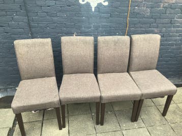 Vier stoelen gratis