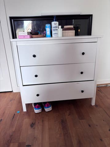 Gratis IKEA Hemnes ladekast met 3 lades - op te knappen