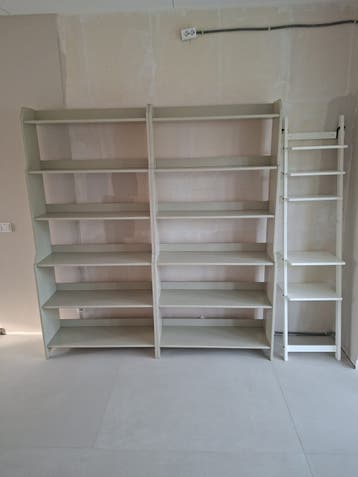Kast 2x , kasten , gereserveerd Keetje