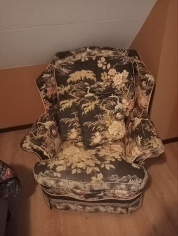 Gratis: Stoel / fauteuil met bloemenprint