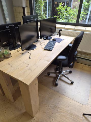 Houten bureaus - gratis af te halen 4x