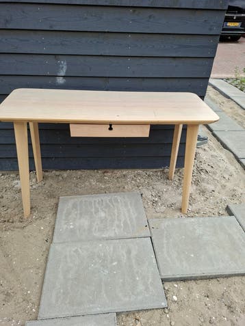 Houten bureau met lade, gratis, keetje