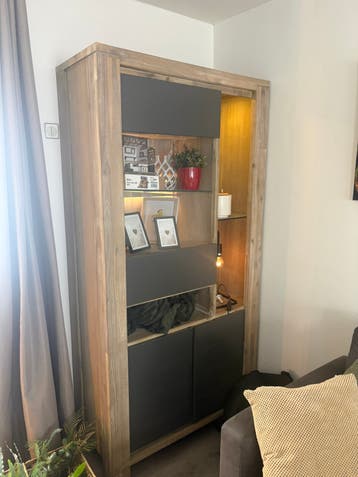 Gratis(!) kast met led verlichting