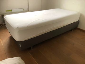Een 1-persoons (Ikea) bed