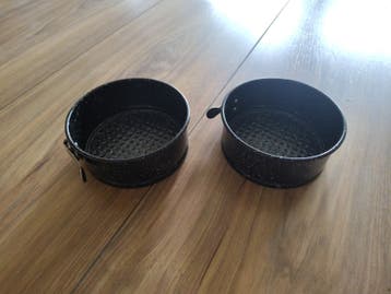Twee kleine springvormpjes - 11cm
