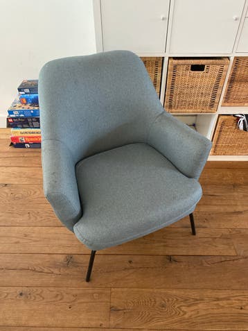 Mintgroene fauteuil met lichte vlekjes