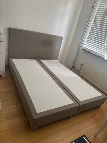 Comfortabel tweepersoons boxspringbed met matrassen