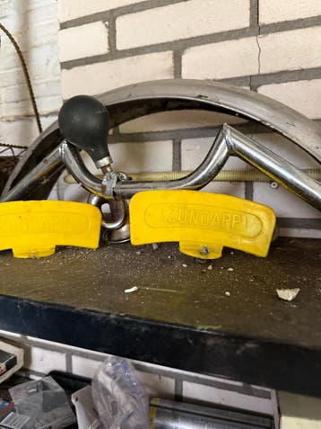 Zundapp 517 onderdelen: spatbord, stuur, ontsteking, etc.