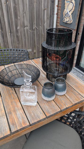 Gratis Decoratieve set: schaal, karaf, lantaarn en vazen