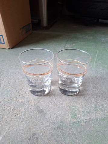 Set van 2 Baileys glazen met gouden rand