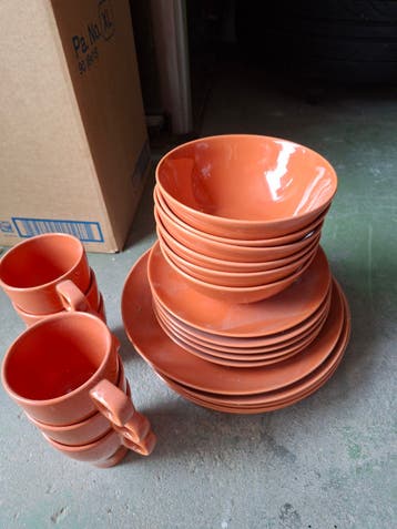 Ikea Terracotta Servies Set: Borden, Kommen en Mokken