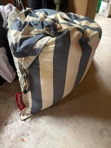 GRATIS Fatboy zitzak blauw wit - let op rand defect