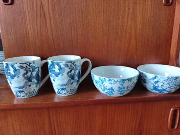 2 grote mokken 400ml en 2 grote kommen blauw wit