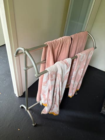 Stijlvol handdoekenrekje voor badkamer of slaapkamer