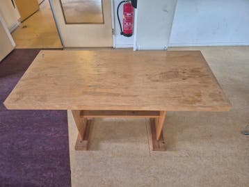 Robuuste houten tafel - 145x70x85 cm