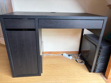 Zwart-bruin bureau IKEA MICKE
