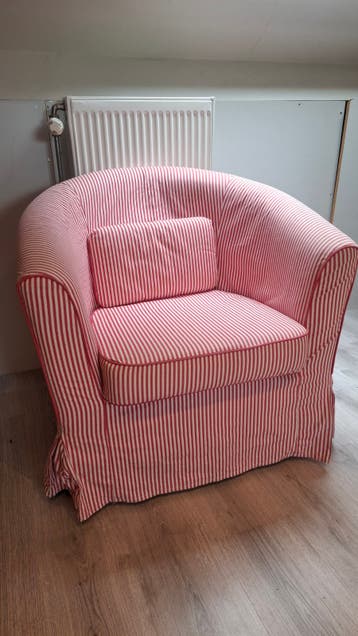 Gratis IKEA fauteuil met rood-wit gestreepte bekleding